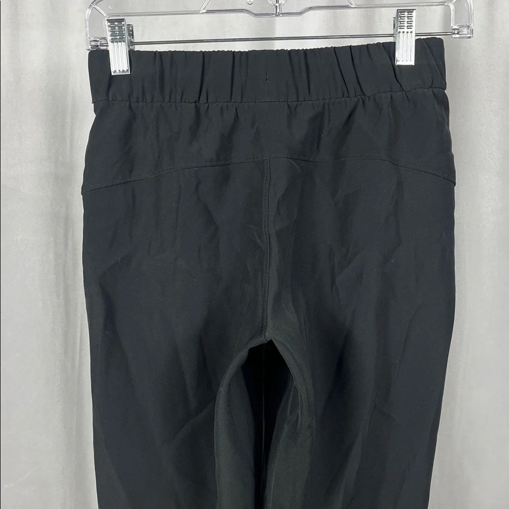 Lululemon On The Fly Jogger‎ in Black.